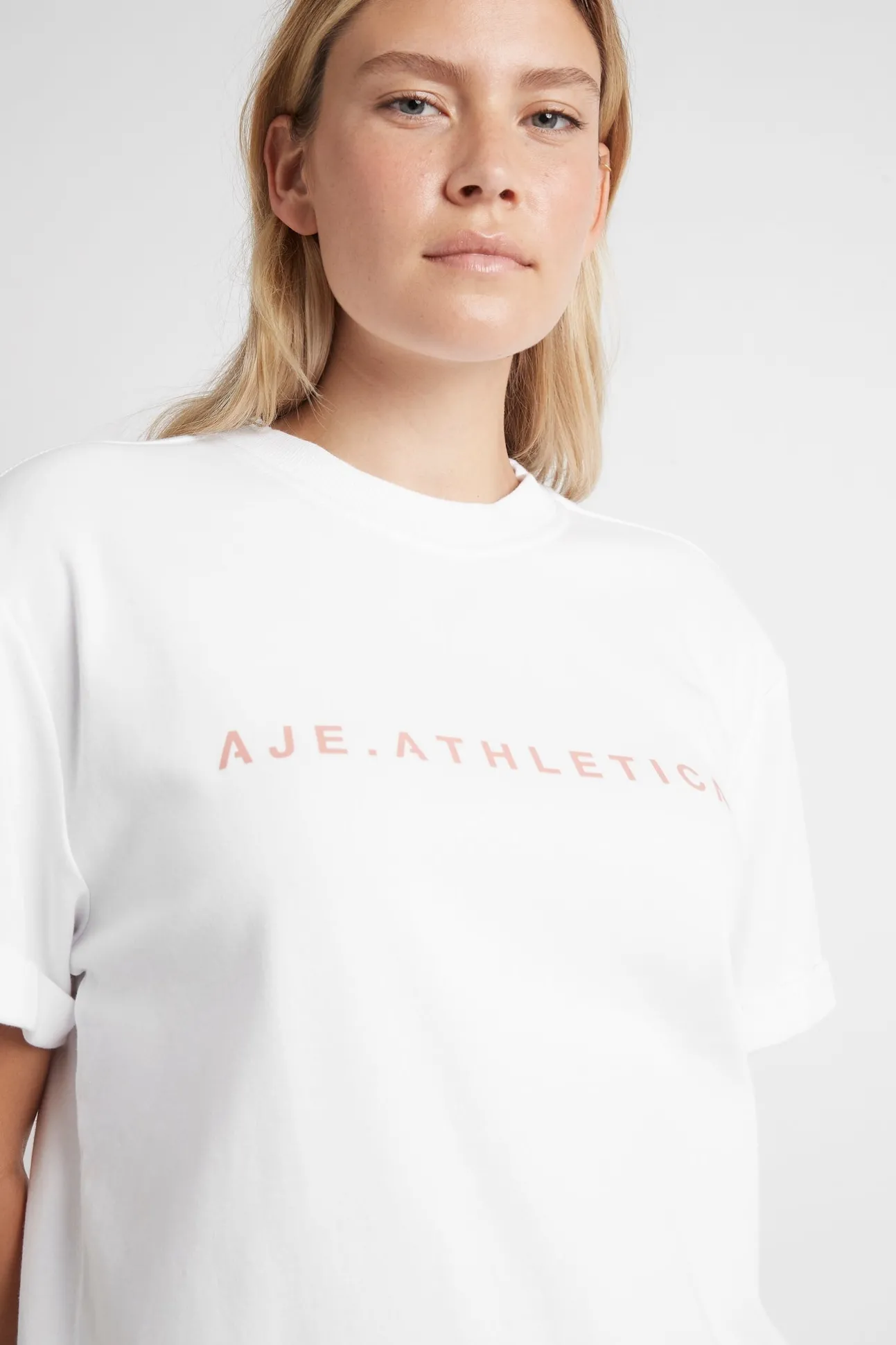 signature_logo_tshirt__8.webp Signature Logo T-Shirt 102