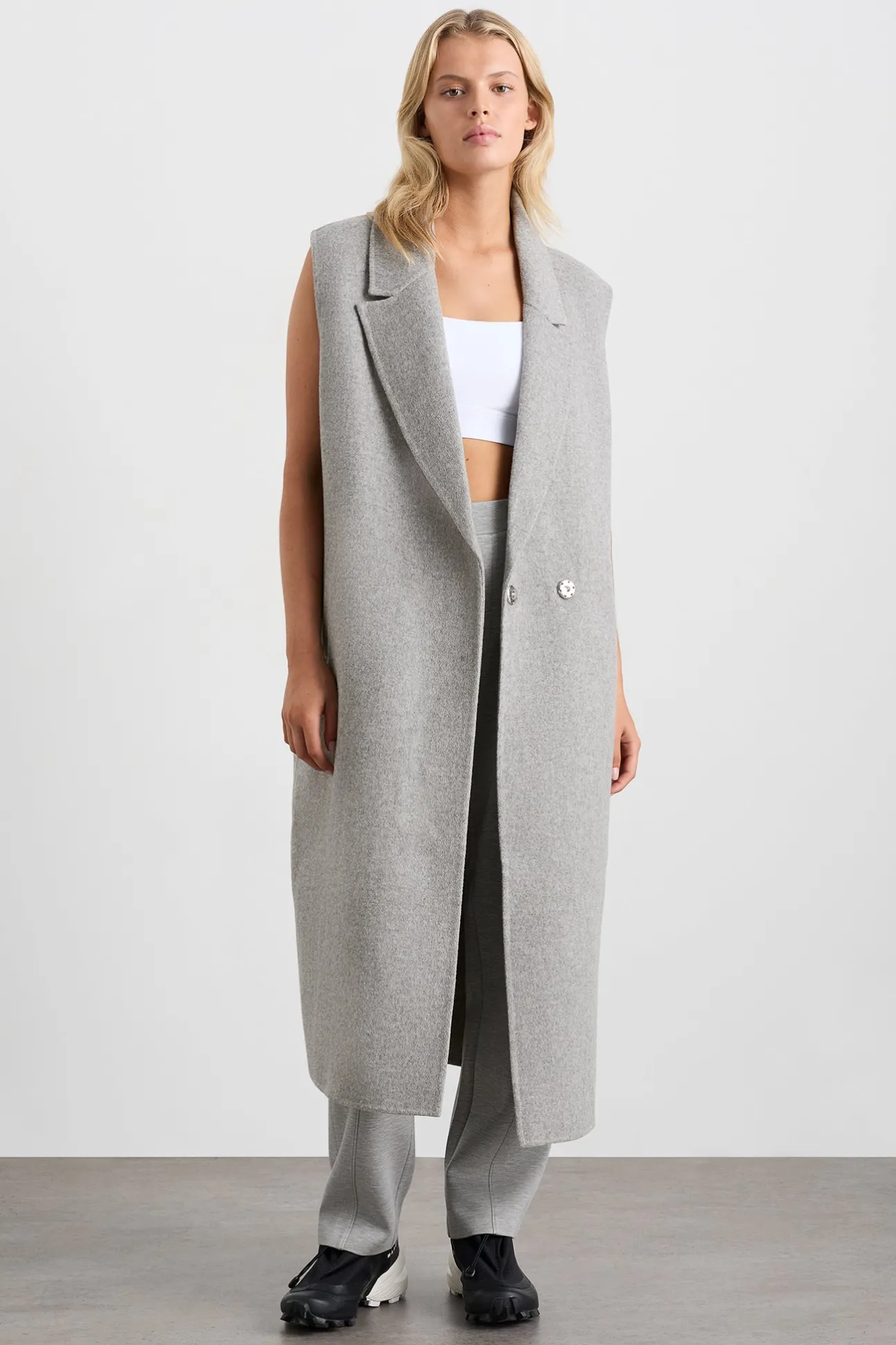 split_back_sleeveless_coa_0.webp Split Back Sleeveless Coat 760