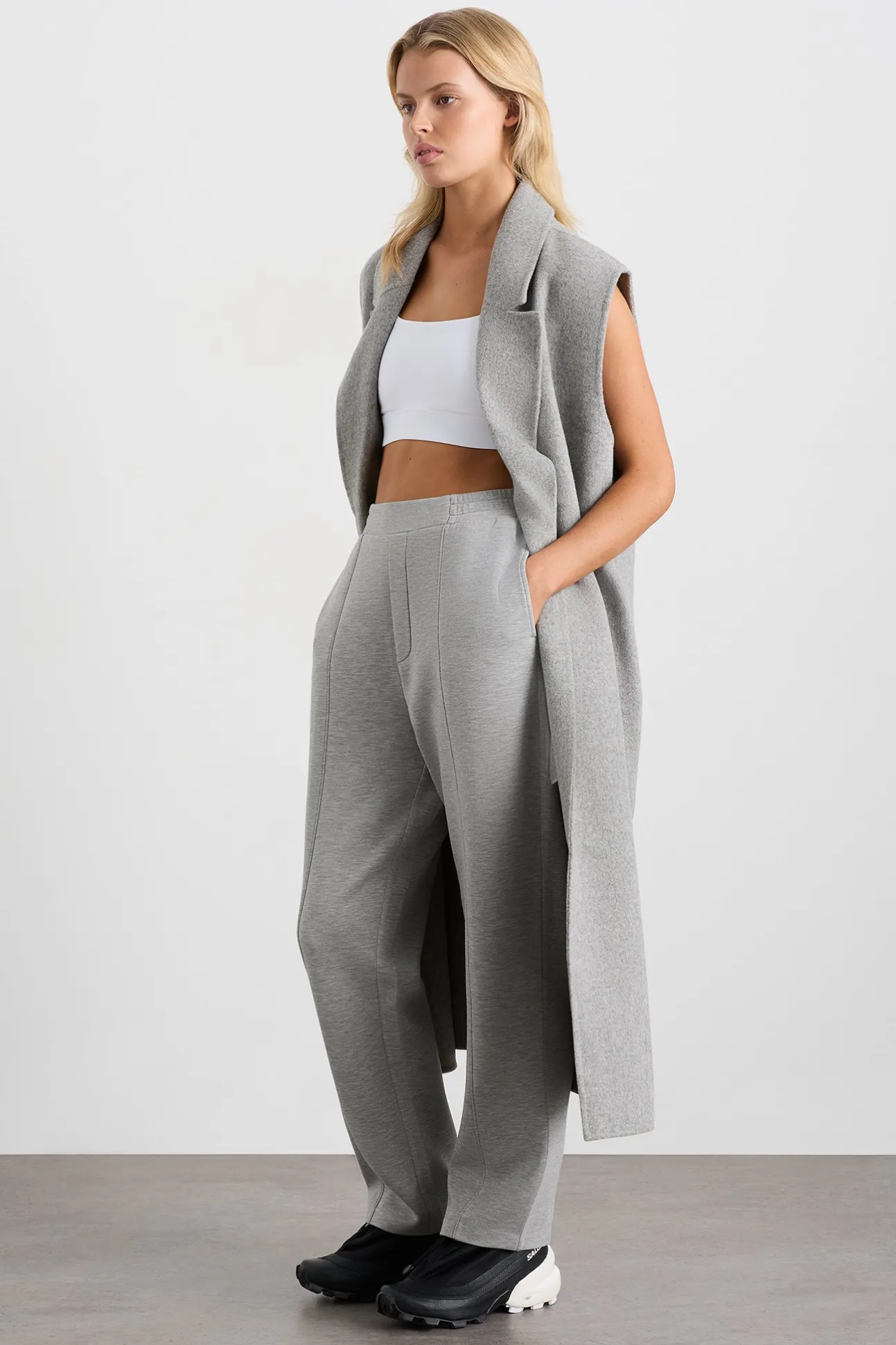 split_back_sleeveless_coa_3.webp Split Back Sleeveless Coat 760