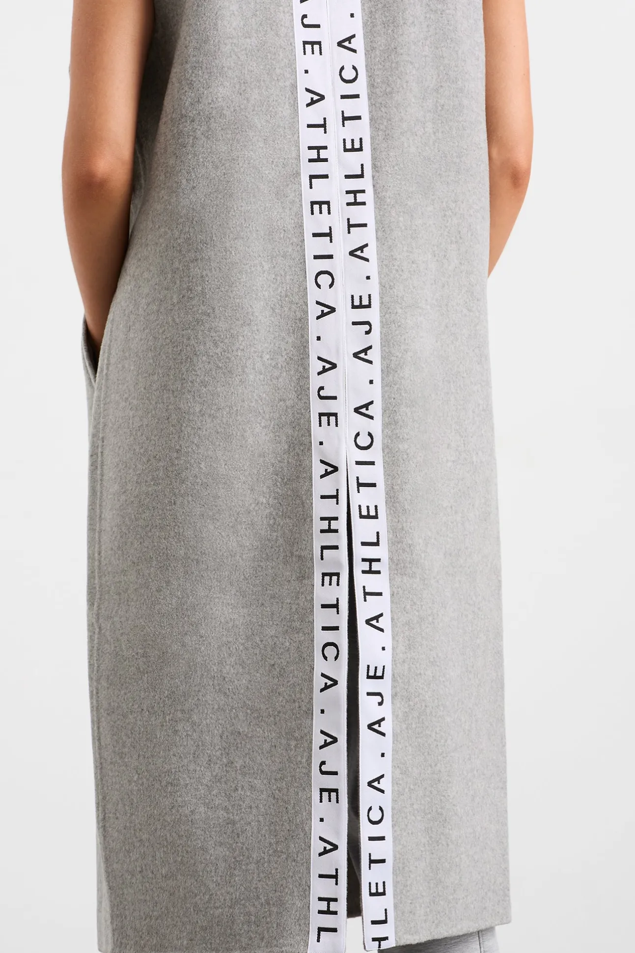 split_back_sleeveless_coa_4.webp Split Back Sleeveless Coat 760