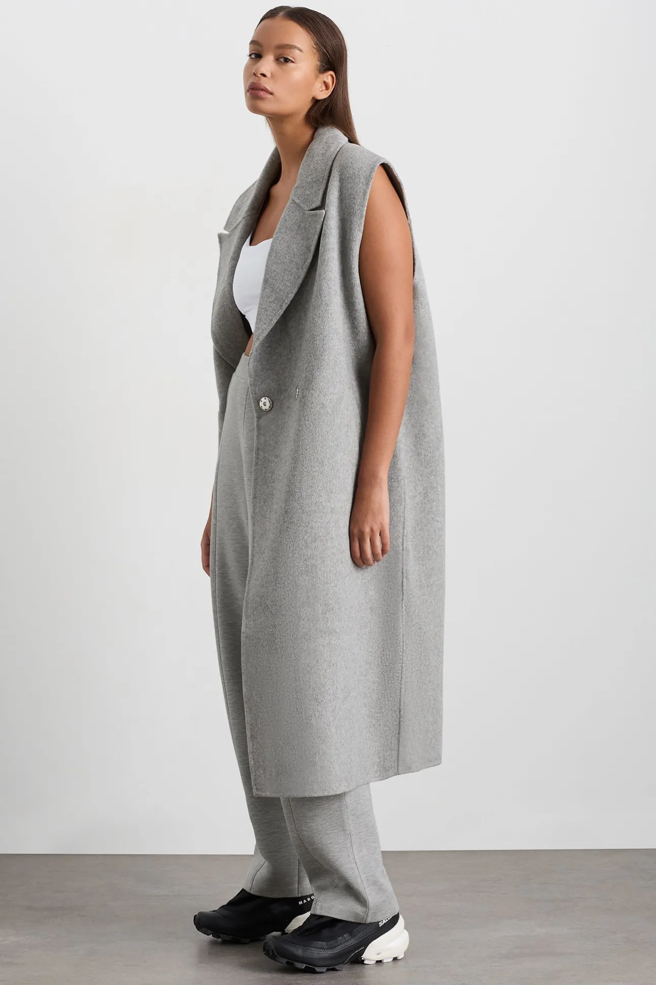 split_back_sleeveless_coa_6.webp Split Back Sleeveless Coat 760