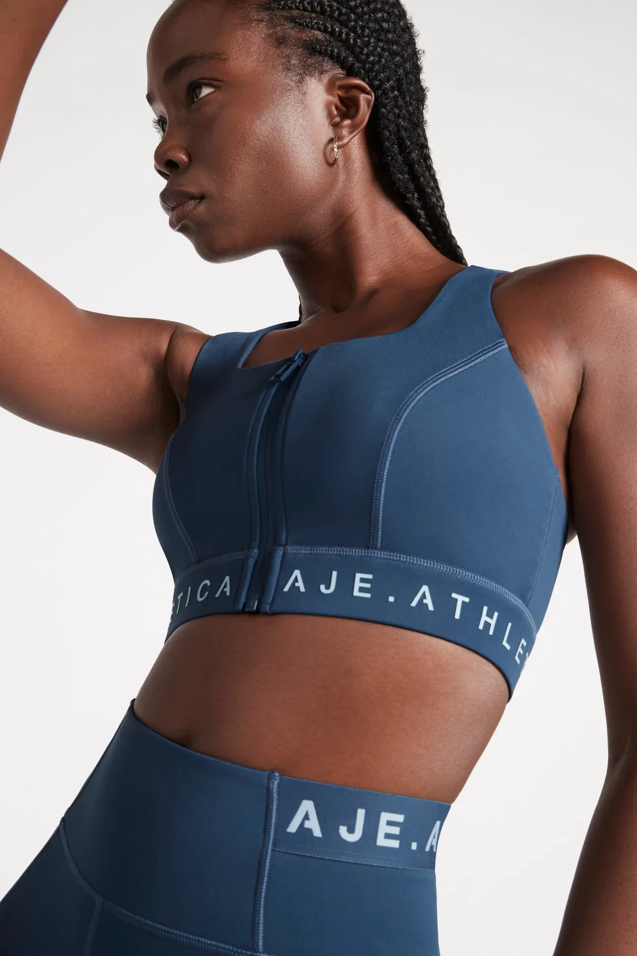 zip_front_logotape_sports_3-2.webp Zip Front Logotape Sports Bra 319